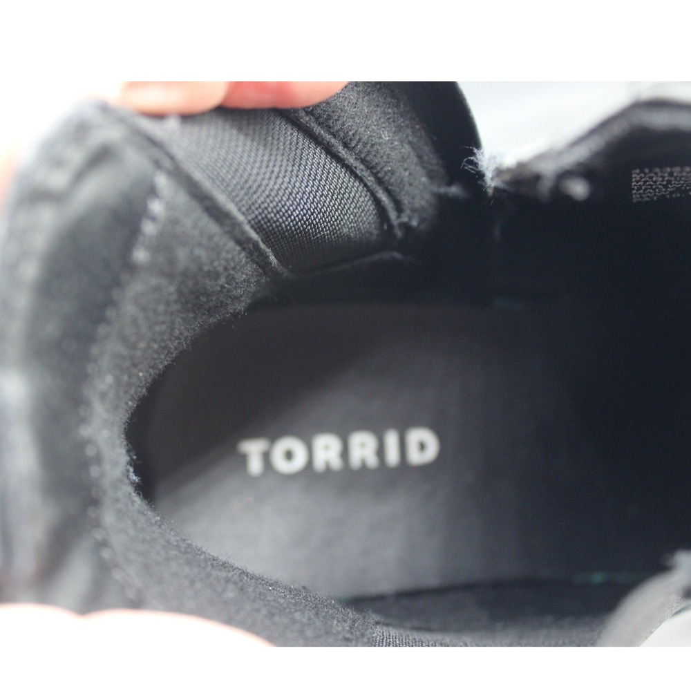 Torrid Black Faux Leather Chelsea Lug Sole Ankle Boots Side Zip 8WW 41335367 - Picture 7 of 8